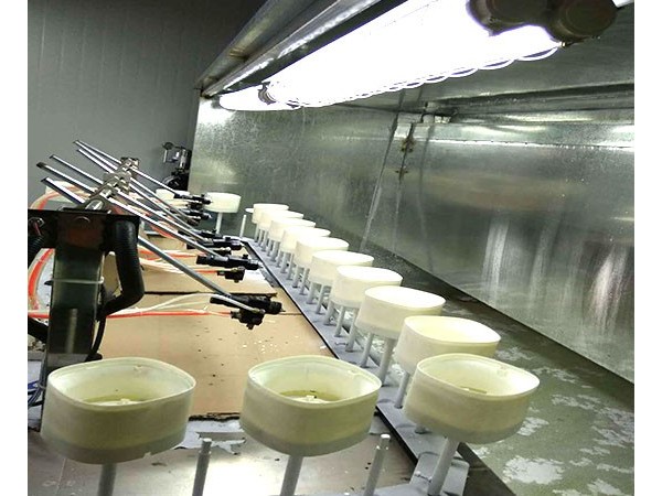 加湿器外壳自动喷油解决方案