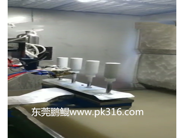 四枪<i style='color:red'>六轴喷漆设备</i>与传统喷漆设备的优势