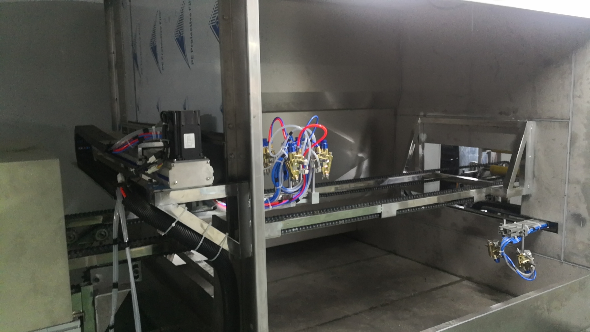 LED胶管手感油全自动喷涂流水线